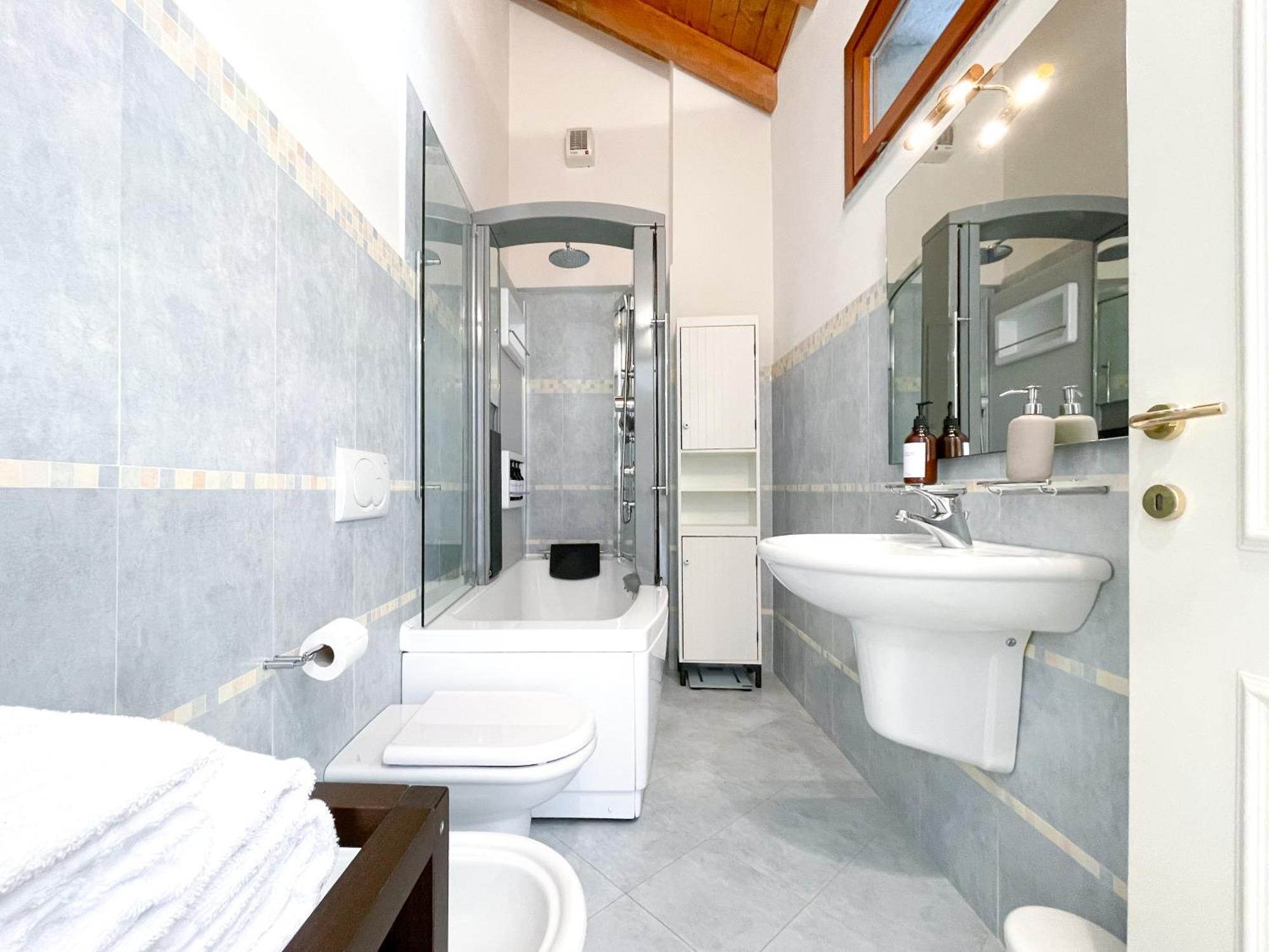 Villa Luminosa Laglio - Private Parking, Garden Экстерьер фото