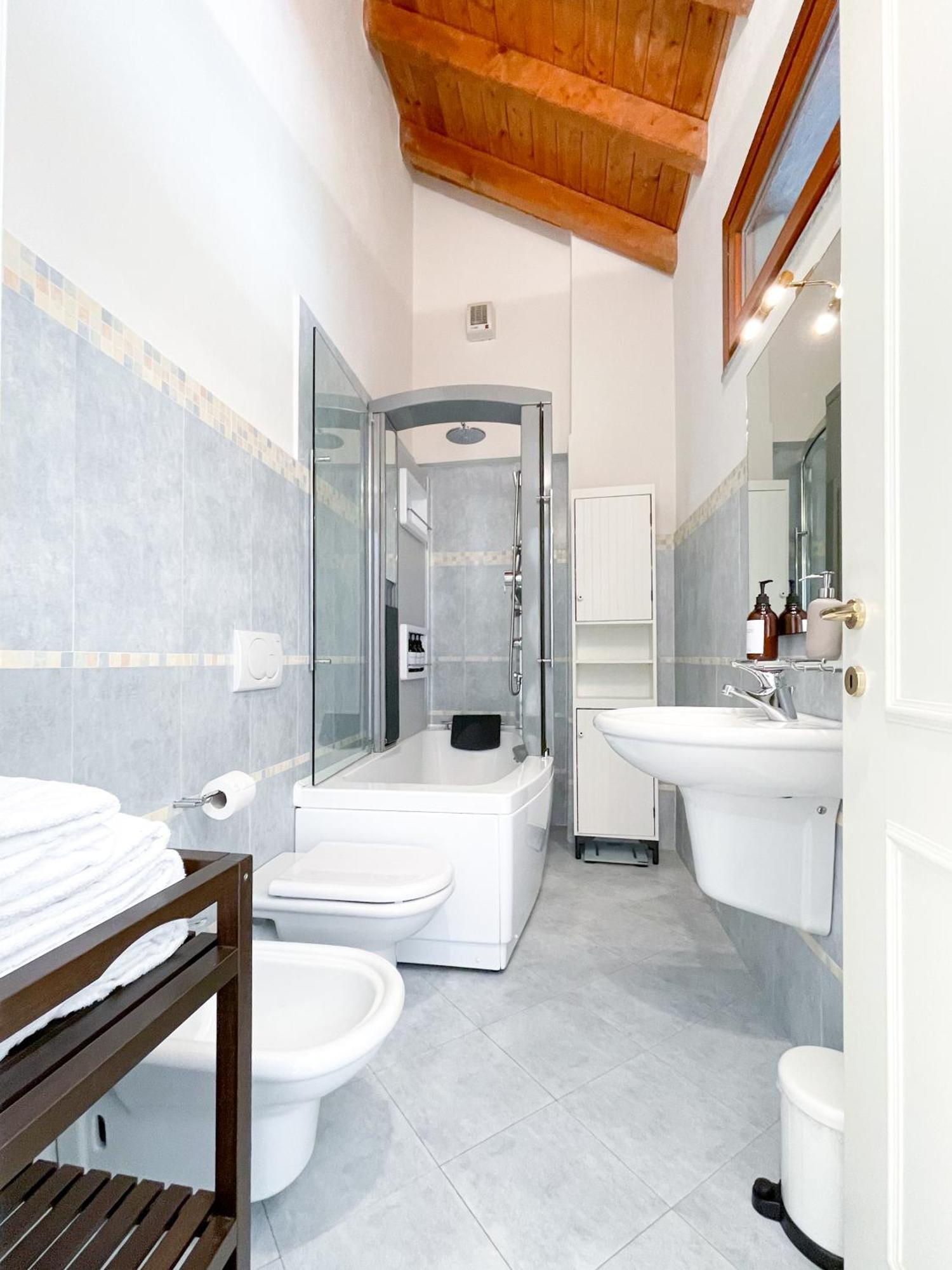 Villa Luminosa Laglio - Private Parking, Garden Экстерьер фото